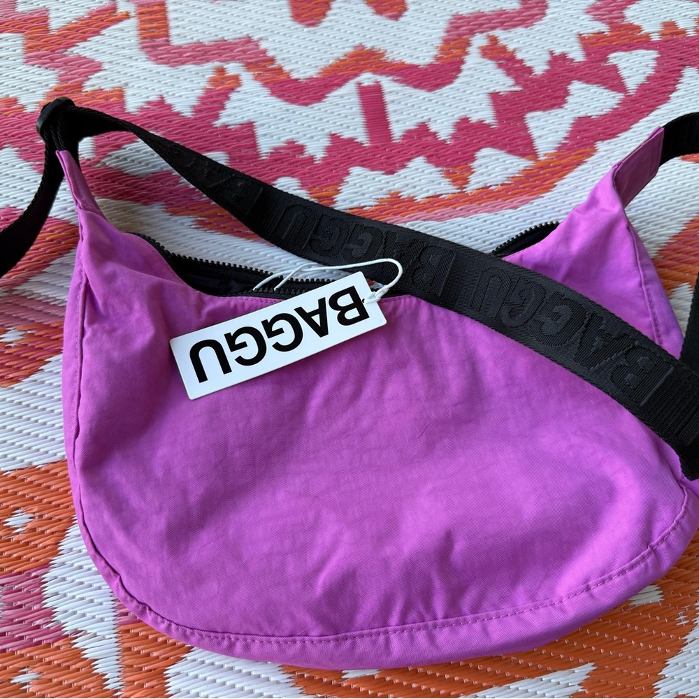 Baggu Medium Crescent in Extra Pink ✨